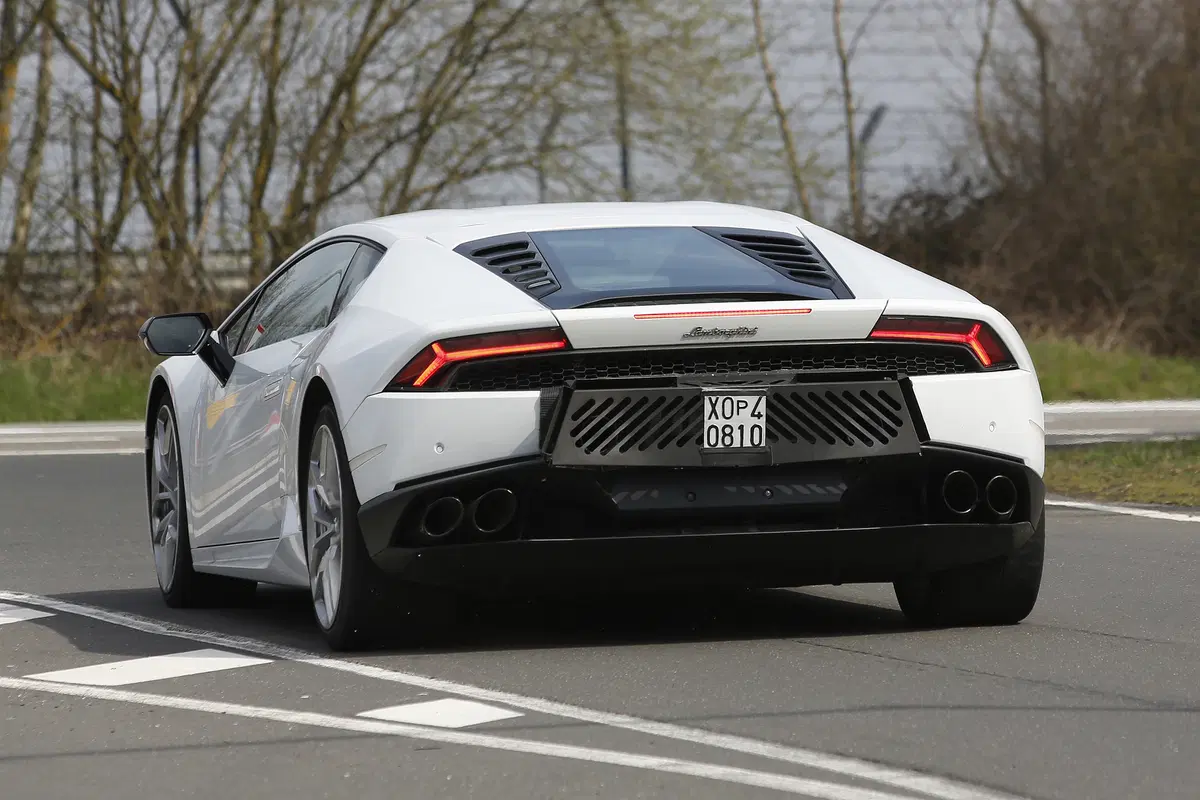 Lamborghini Huracán, in arrivo la Superleggera (5)
