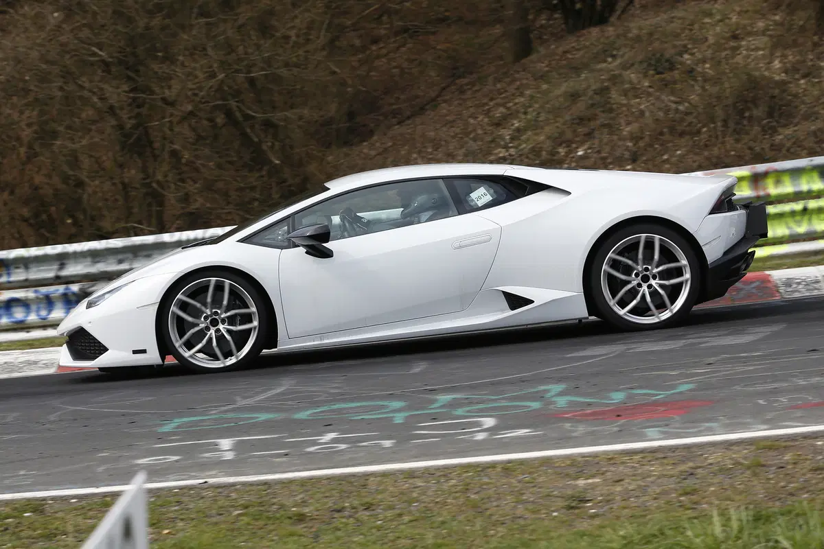 Lamborghini Huracán, in arrivo la Superleggera (7)