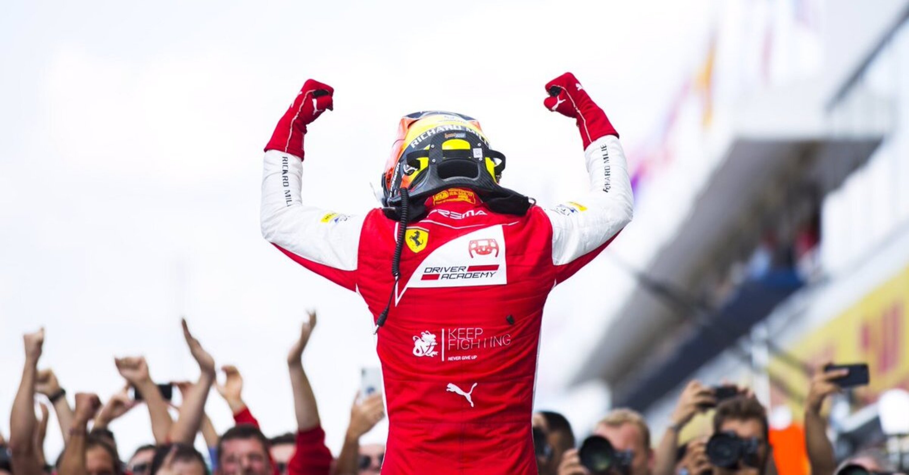 Ferrari porta bene a Mick Schumacher che vince la prima gara F2 pensando a pap&agrave; [video]