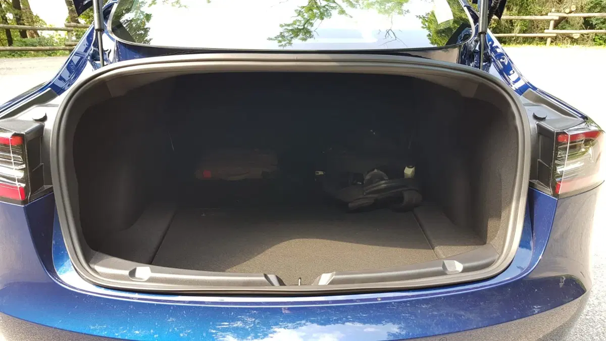 Tesla Model 3: provata e recensita dai Galebordons [video] (9)