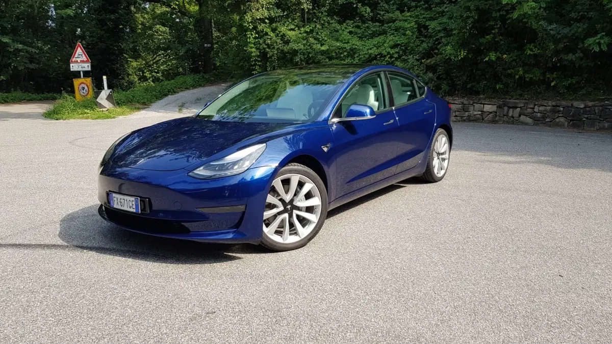 Tesla Model 3: provata e recensita dai Galebordons [video]