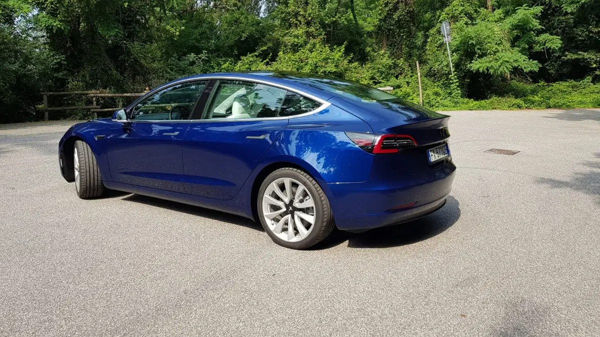 Tesla Model 3: provata e recensita dai Galebordons [video] (4)