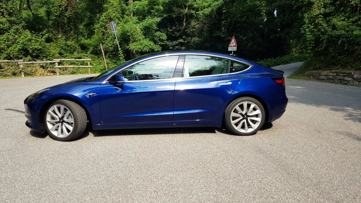 Tesla Model 3: provata e recensita dai Galebordons [video] (3)