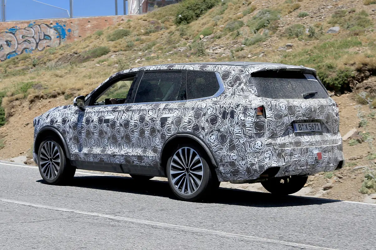BMW Brilliance ibrida Plug-in (3)
