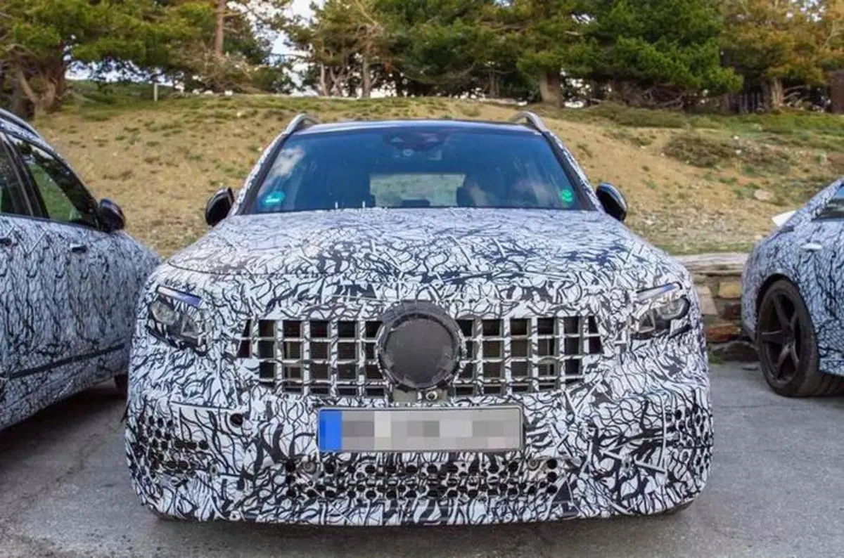 Mercedes sbanca il segmento C-SUV con i nuovi AMG GLB 35 e 45 4Matic ibridi (2)