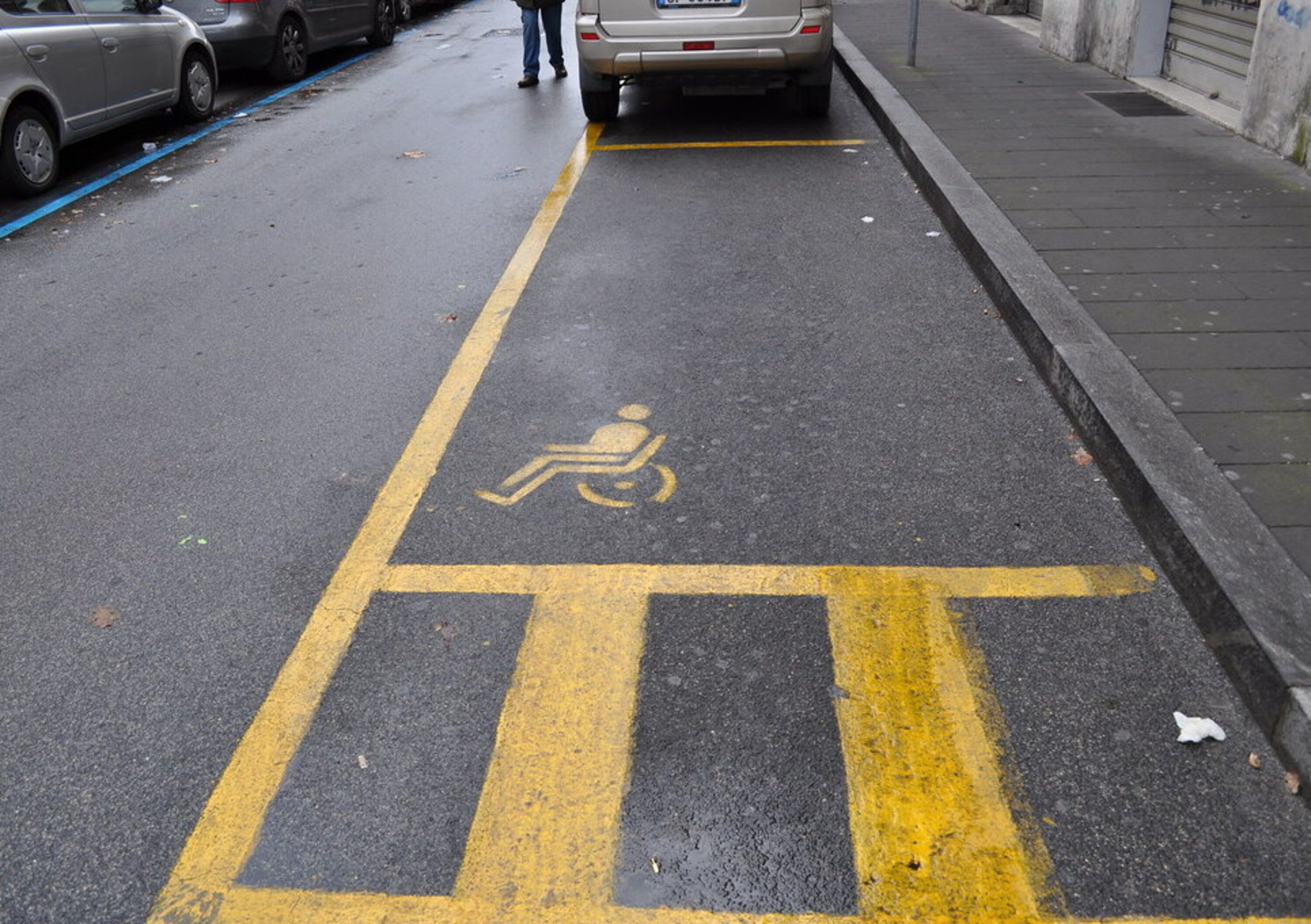 Multe divieto di sosta, Milano: crescono quelle per chi abusa dei posti disabili