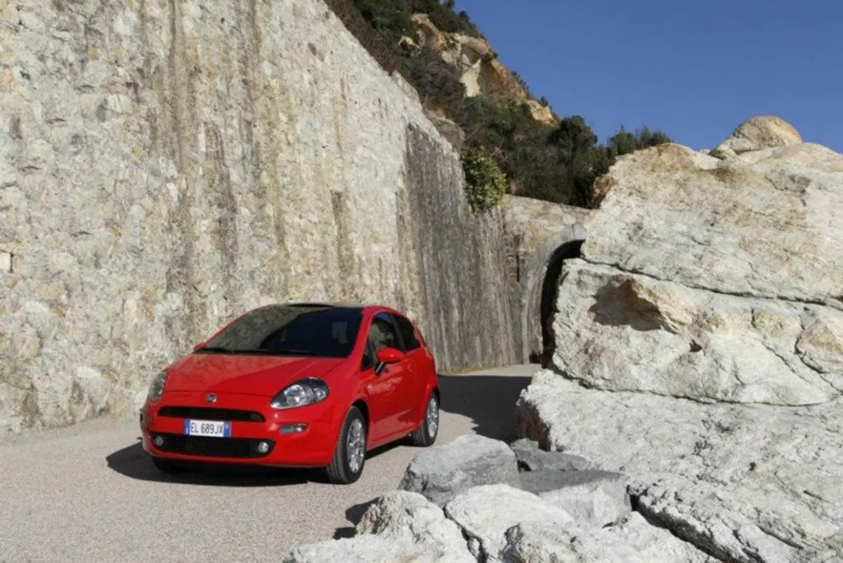 Fiat Punto 0.9 TwinAir Turbo S&S 5 porte Street (11)
