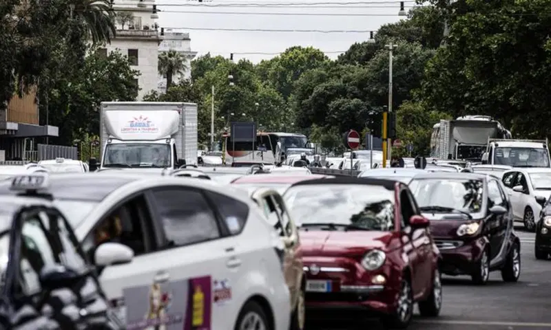 L'intenso traffico a Roma