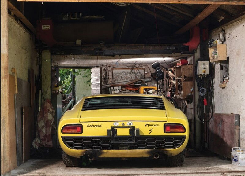 La Lamborghini Miura P400 S ritrovata in un fienile