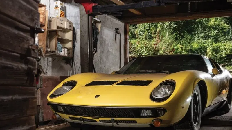 Lamborghini Miura P400 S all'asta. Perfetta, 1 milione il prezzo base