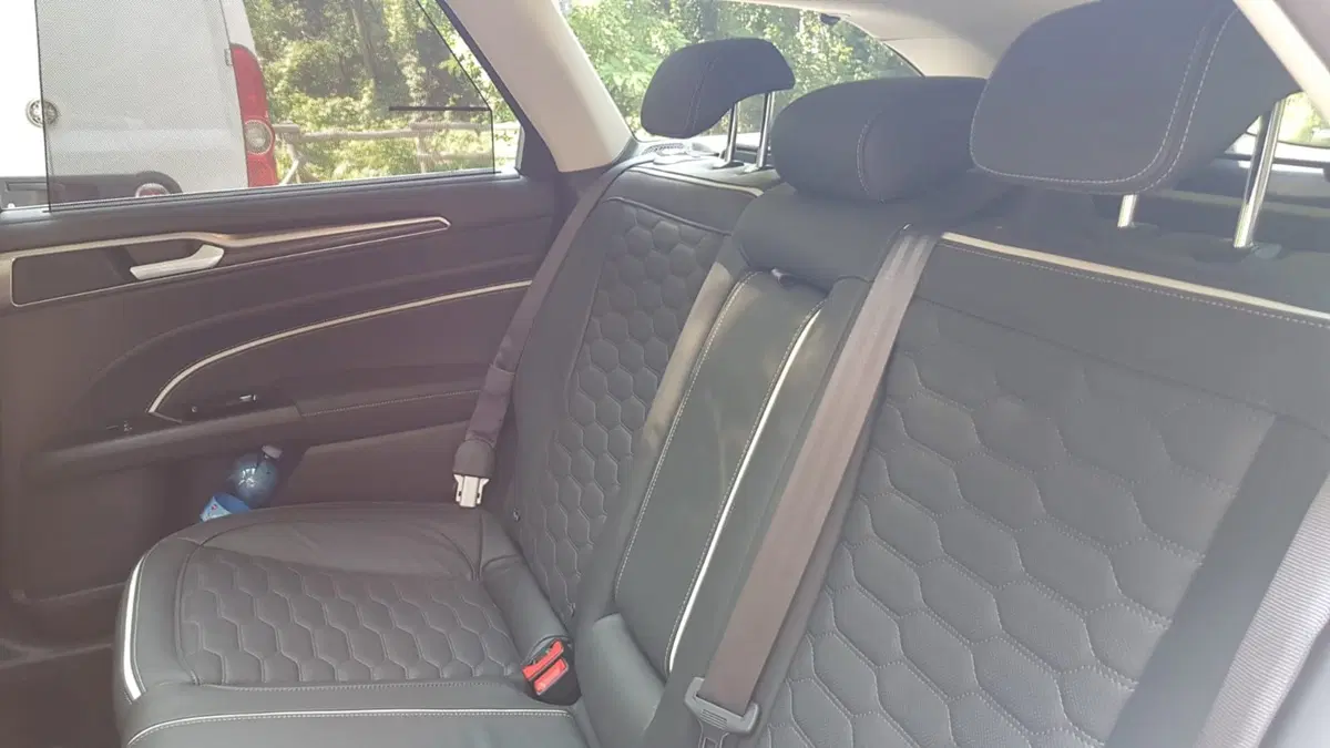 Ford Mondeo Hybrid: la full optional che soddisfa e non esagera (7)