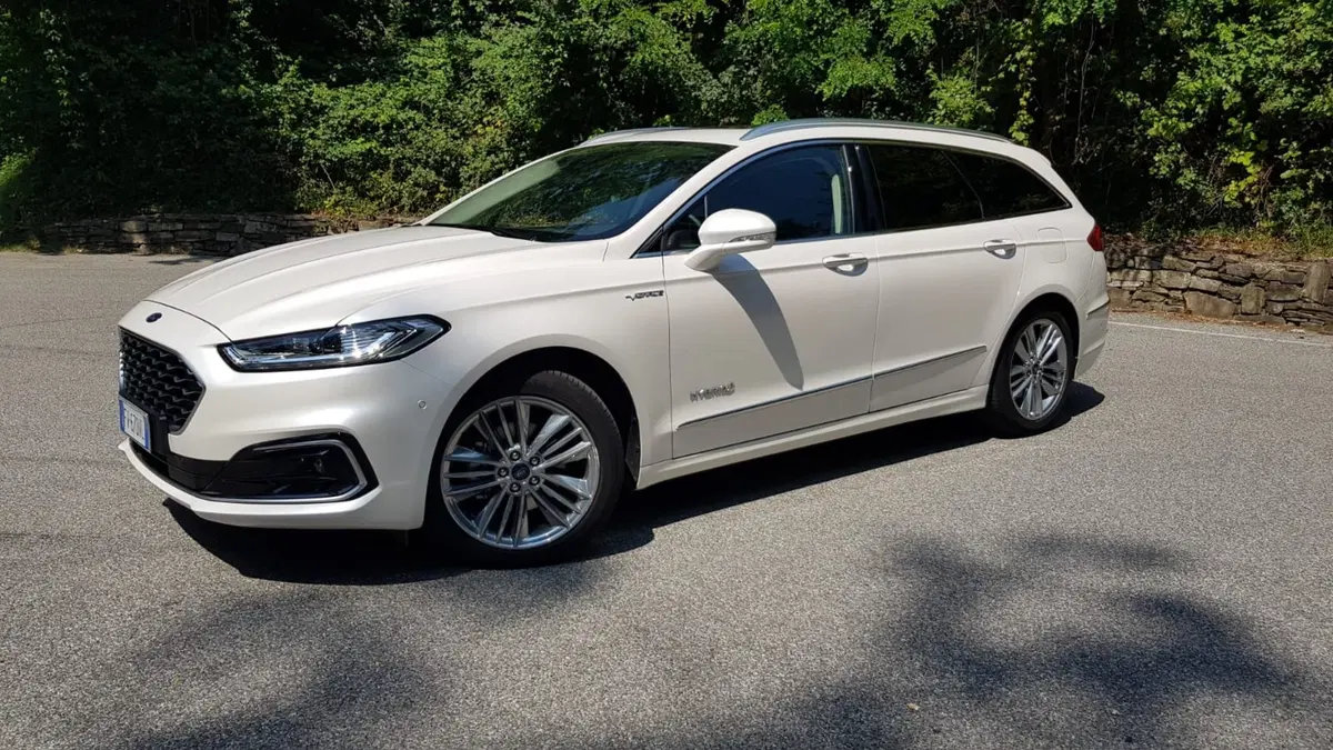 Ford Mondeo Hybrid: la full optional che soddisfa e non esagera (10)