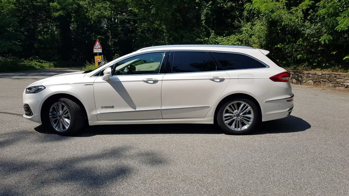 Ford Mondeo Hybrid: la full optional che soddisfa e non esagera (12)