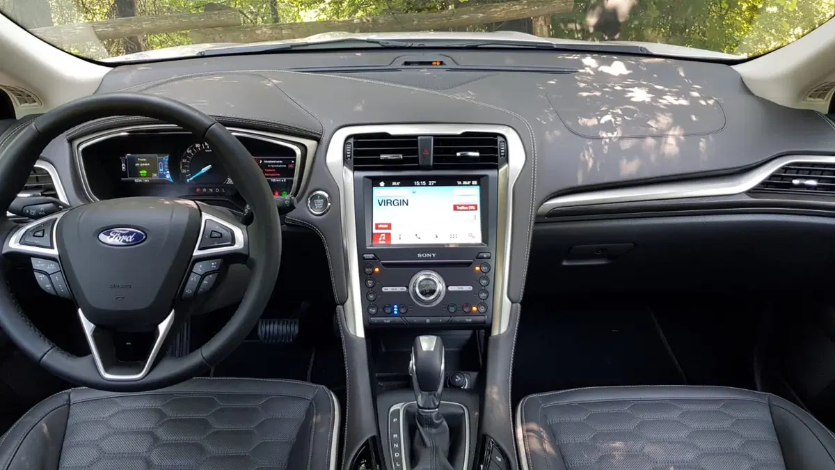 Ford Mondeo Hybrid: la full optional che soddisfa e non esagera (13)