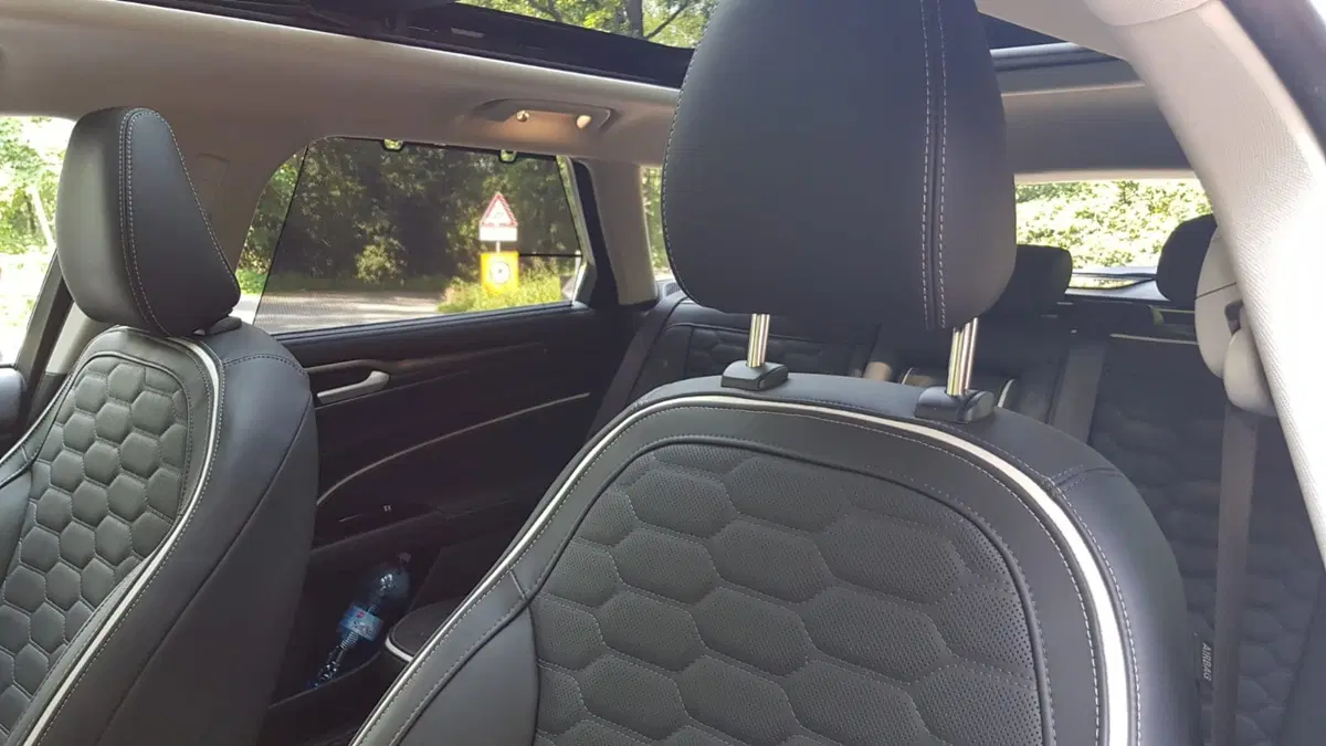 Ford Mondeo Hybrid: la full optional che soddisfa e non esagera (11)