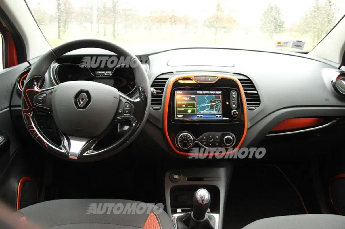 Renault Captur TCe 120 CV Start&Stop Energy Initiale Paris (16)