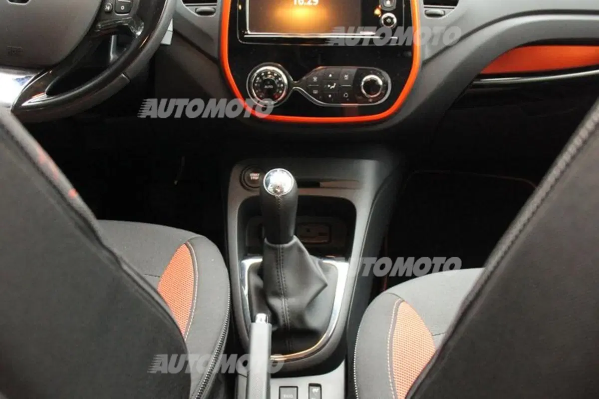 Renault Captur TCe 120 CV Start&Stop Energy Initiale Paris (17)