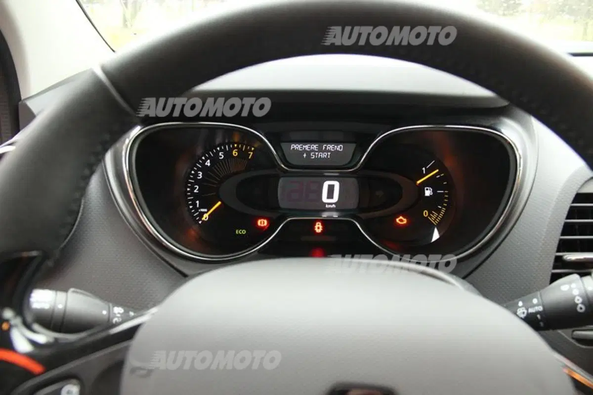Renault Captur TCe 120 CV Start&Stop Energy Initiale Paris (11)