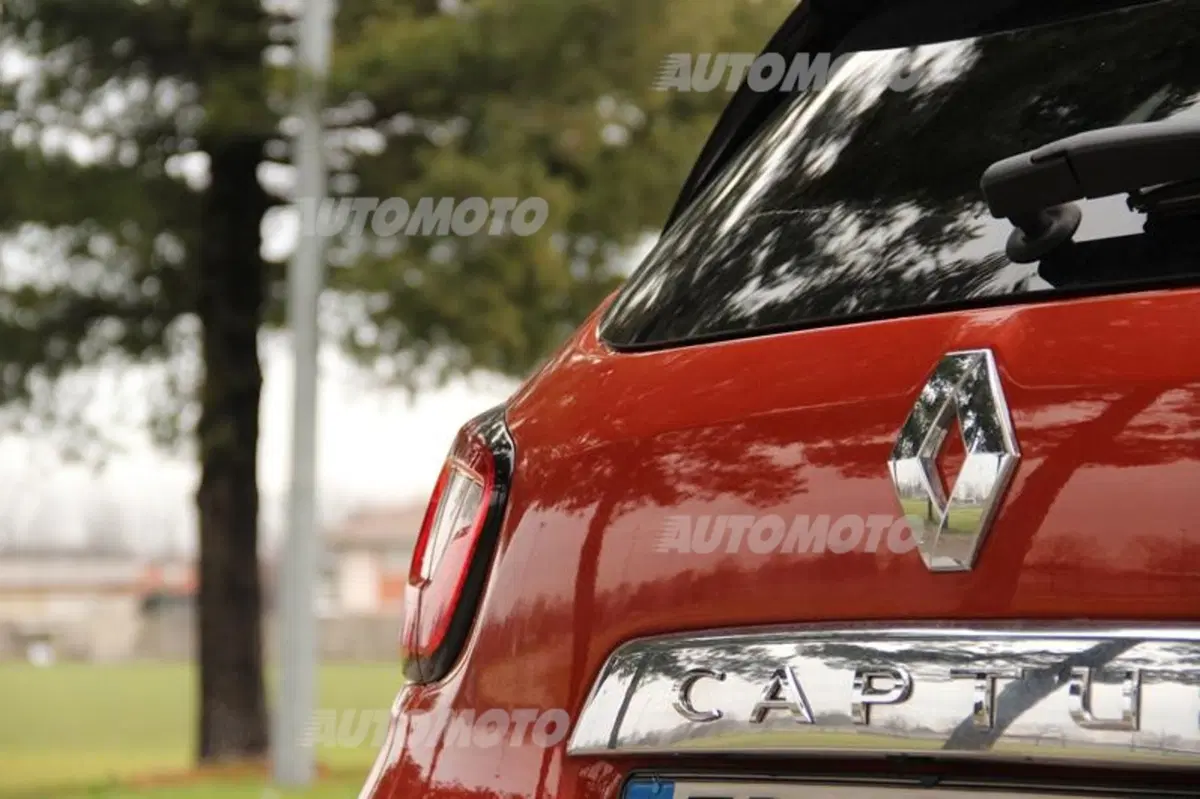 Renault Captur TCe 120 CV Start&Stop Energy Initiale Paris (9)