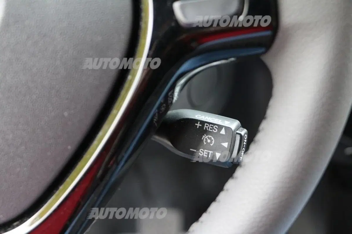 Toyota Aygo Connect 1.0 VVT-i 72 CV 5 porte x-cool (42)