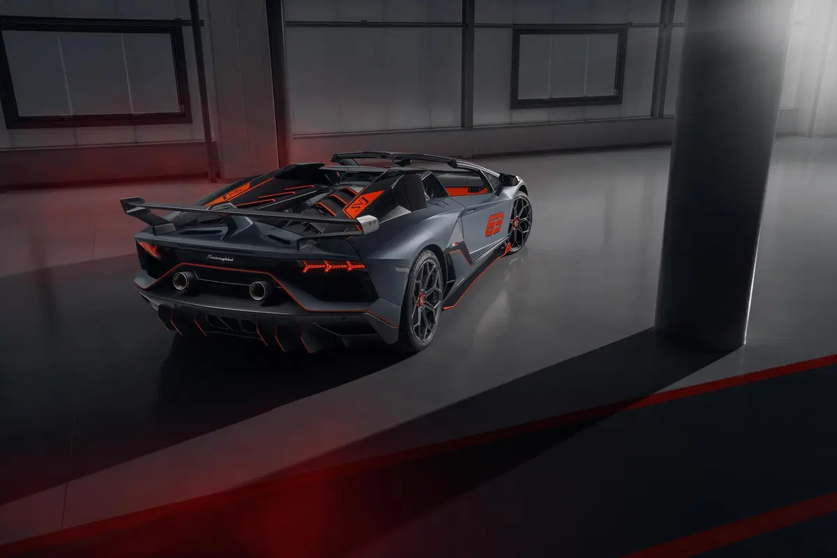 Lamborghini Aventador SVJ 63 Roadster: eccola in foto (2)