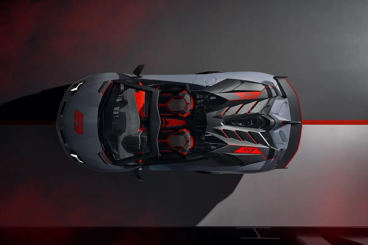 Lamborghini Aventador SVJ 63 Roadster: eccola in foto (7)