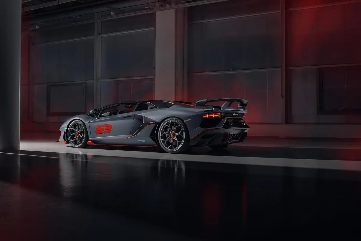Lamborghini Aventador SVJ 63 Roadster: eccola in foto (9)