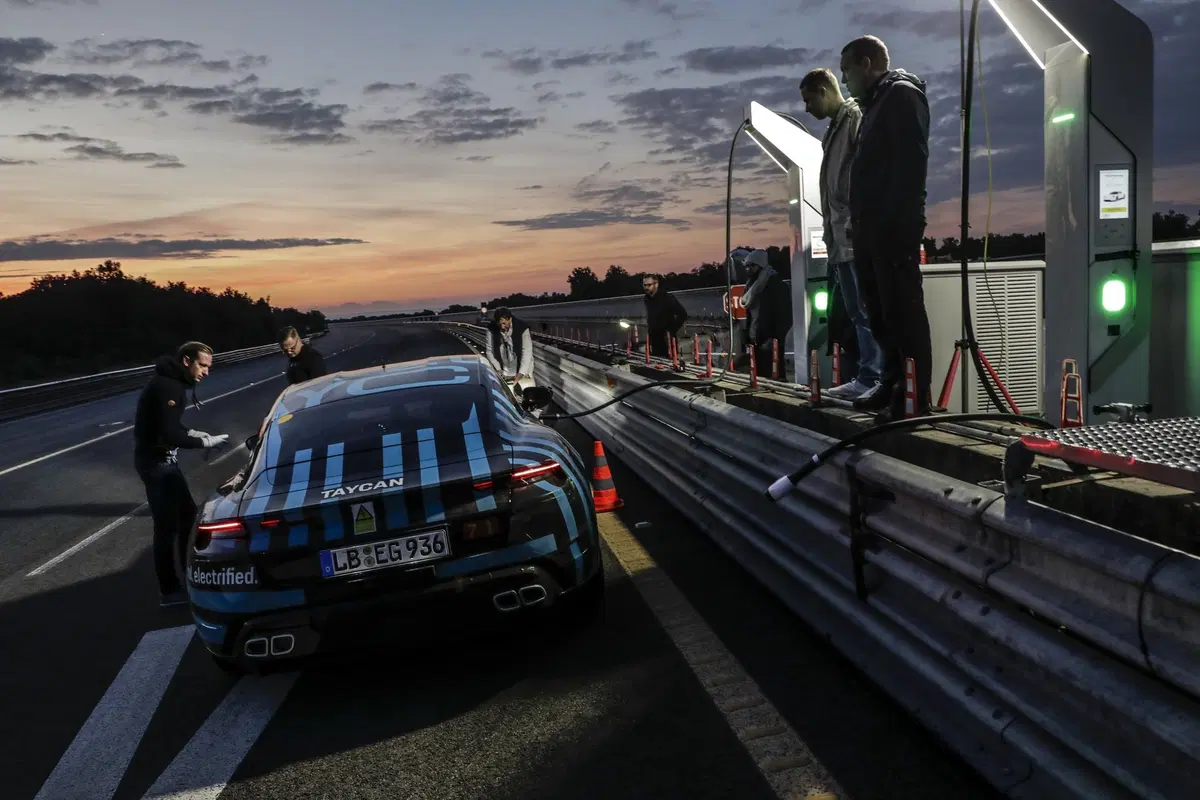 Porsche Taycan promossa ai test di durata a Nardò: 3.425 km in 24 ore (4)