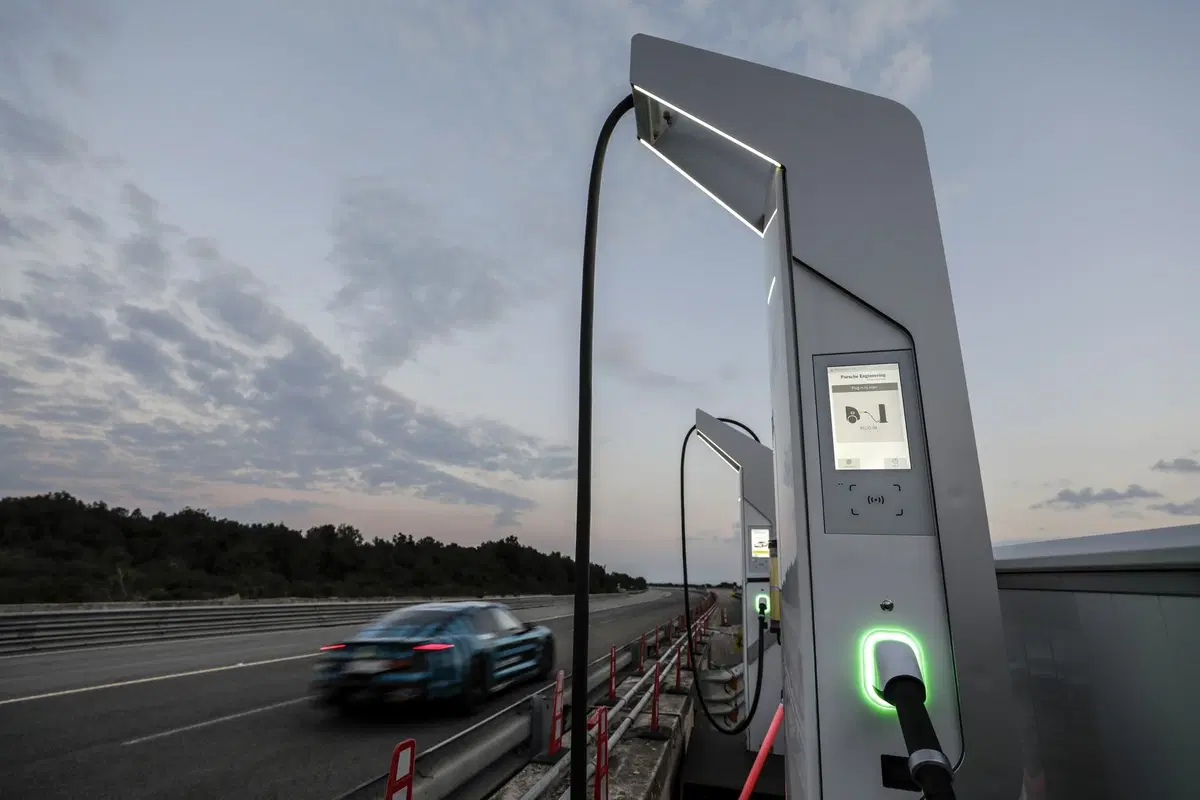 Porsche Taycan promossa ai test di durata a Nardò: 3.425 km in 24 ore (3)