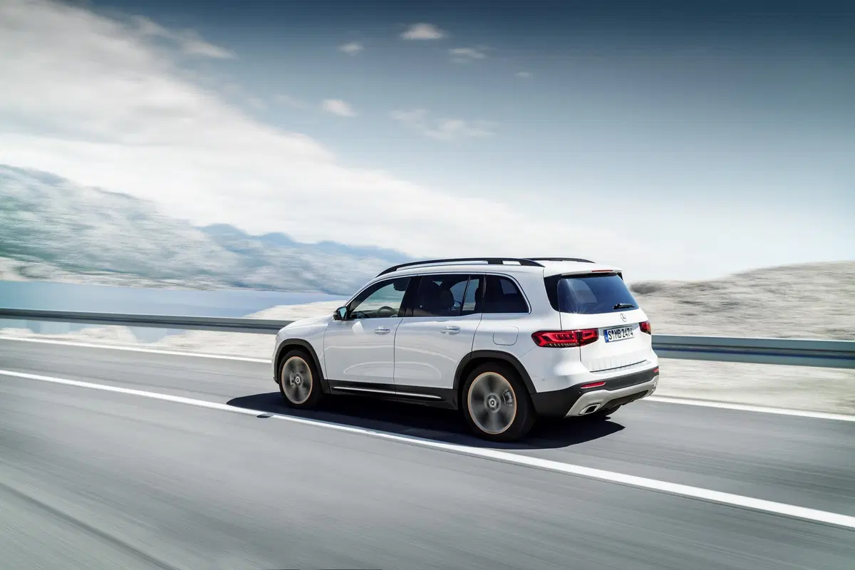 Mercedes GLB 2020: quanto costa in Germania (da 37.746 euro) (3)