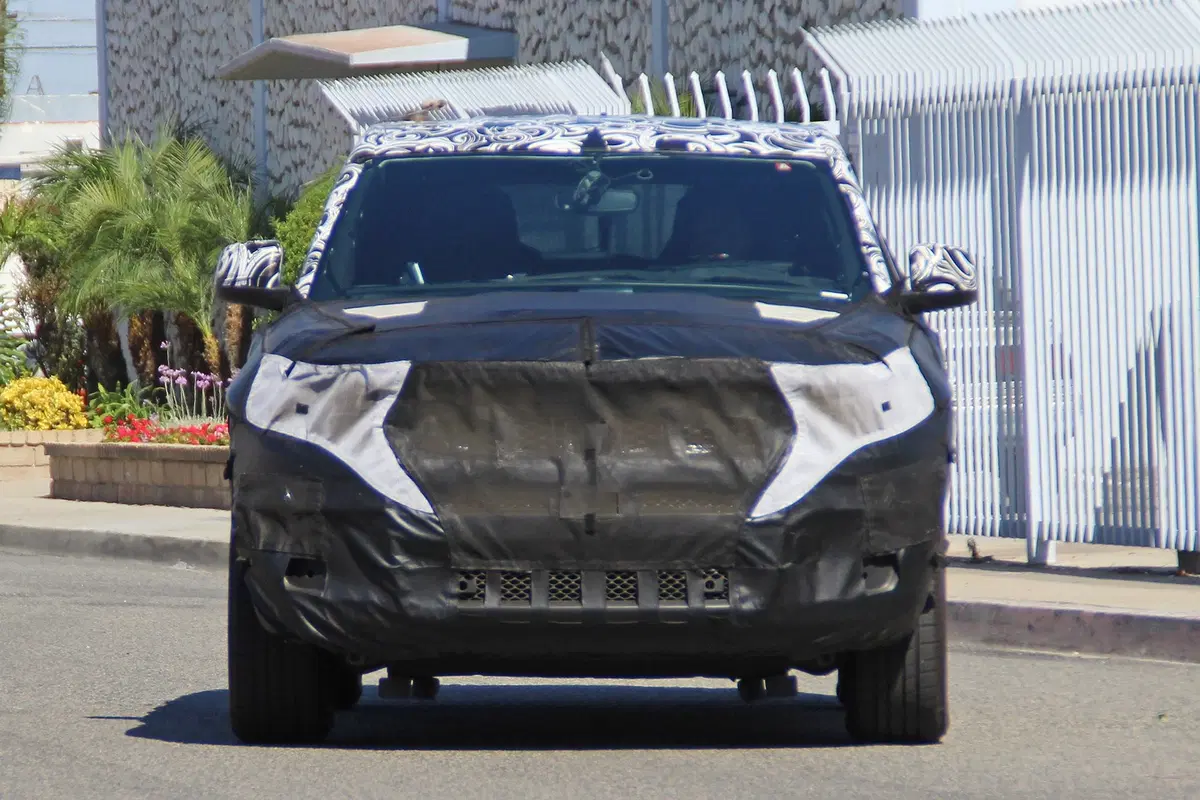 Jeep Grand Cherokee: al lavoro sulla nuova generazione [Foto spia] (3)
