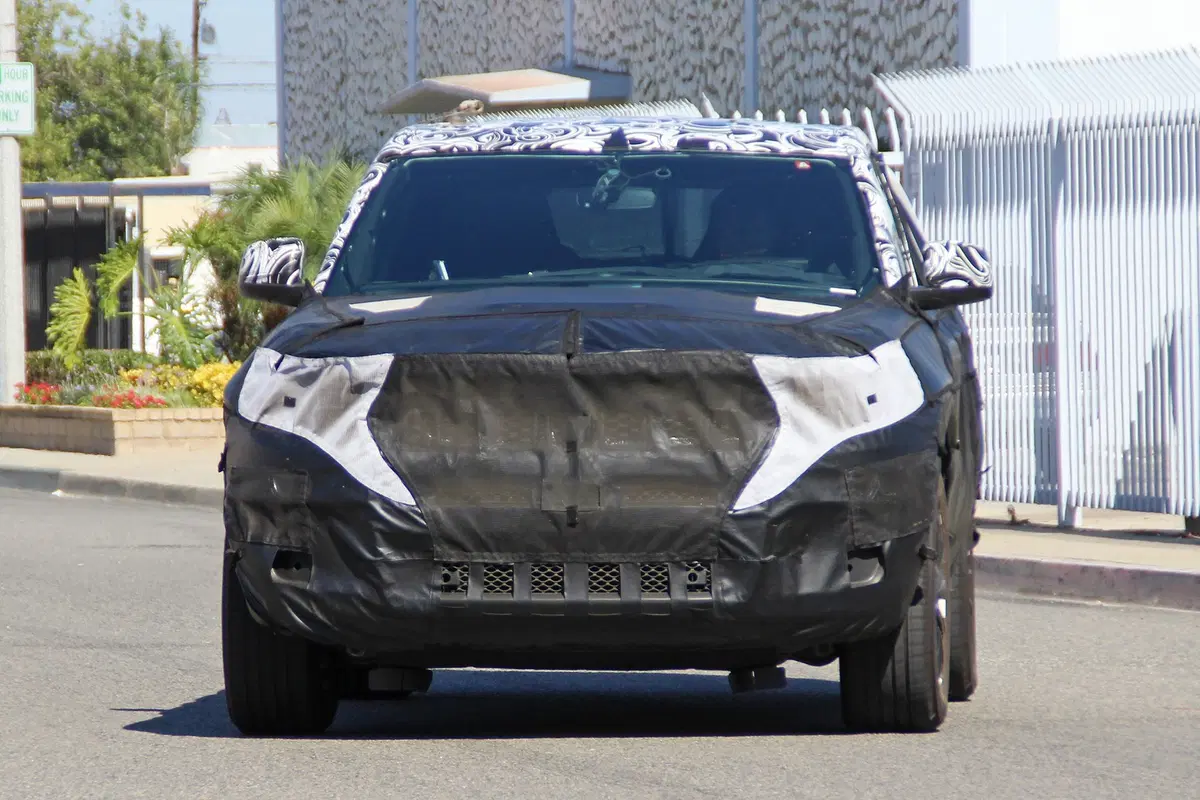 Jeep Grand Cherokee: al lavoro sulla nuova generazione [Foto spia] (10)