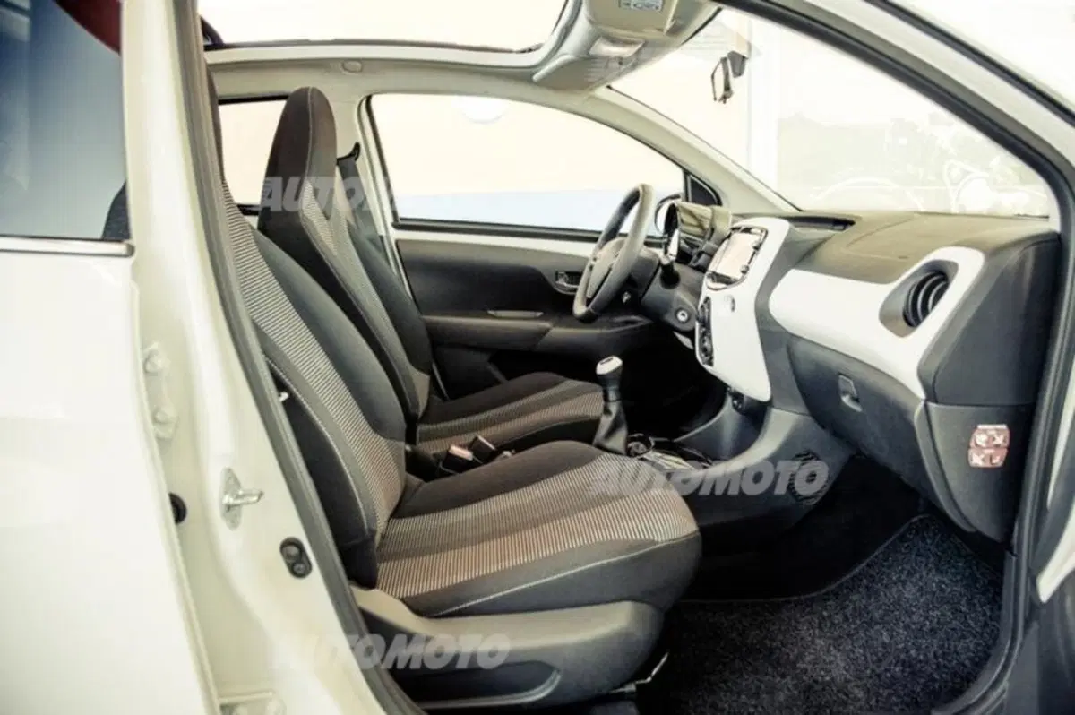 Peugeot 108 72 5 porte Active (11)