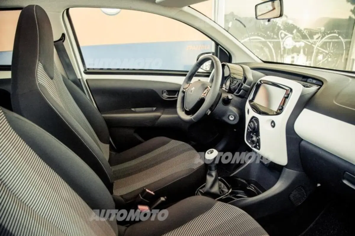 Peugeot 108 72 5 porte Active (18)