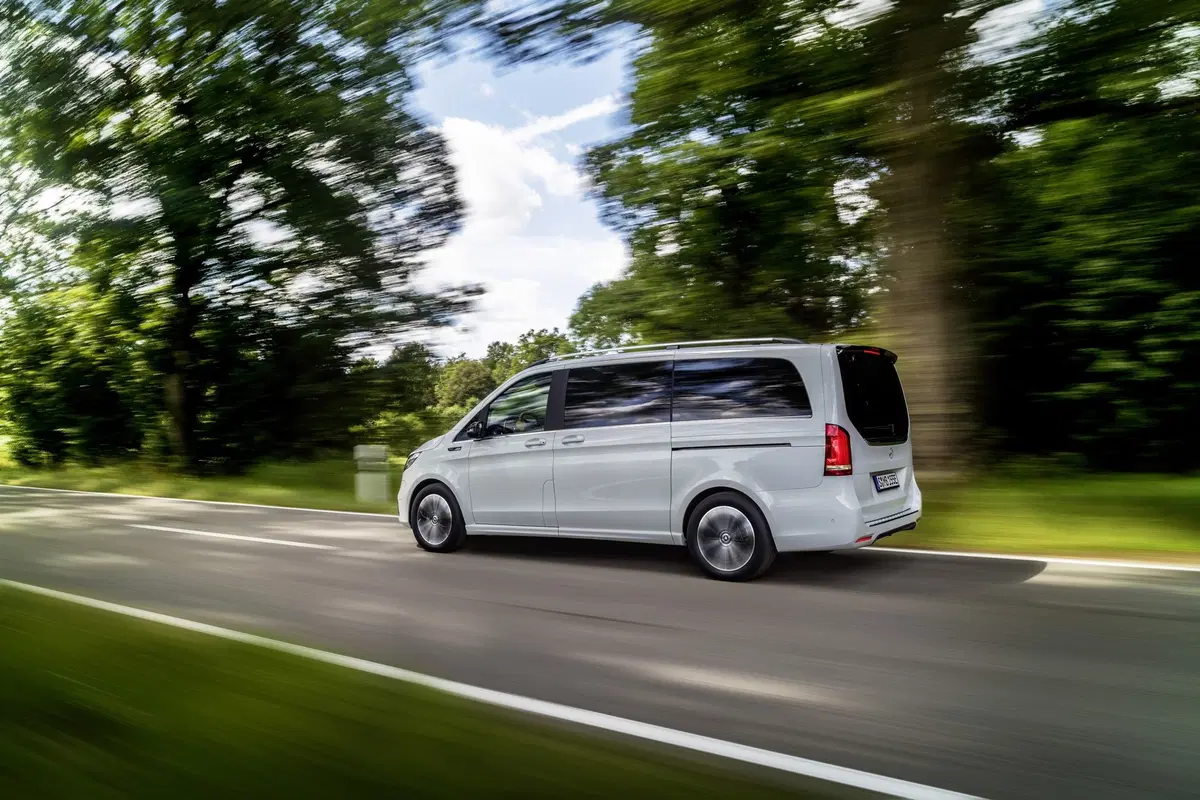 Mercedes EQV: il MPV premium diventa (anche) elettrico (2)