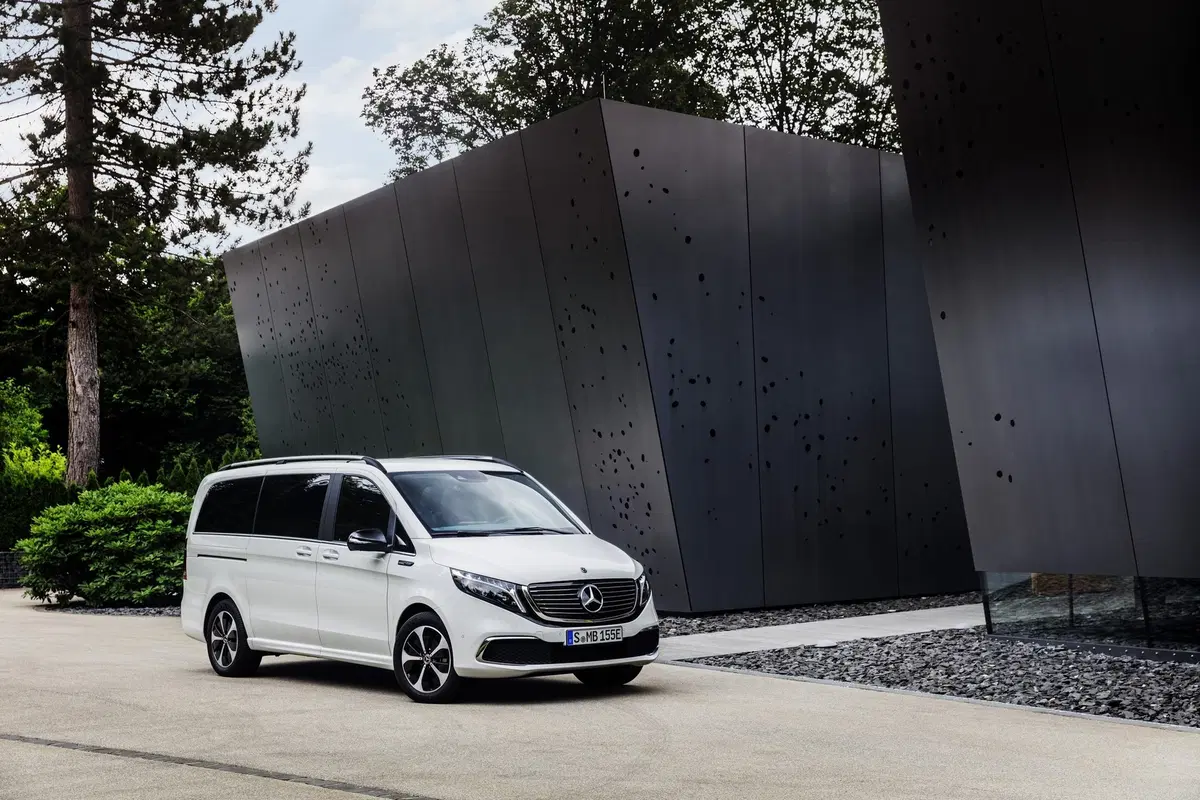 Mercedes EQV: il MPV premium diventa (anche) elettrico (3)
