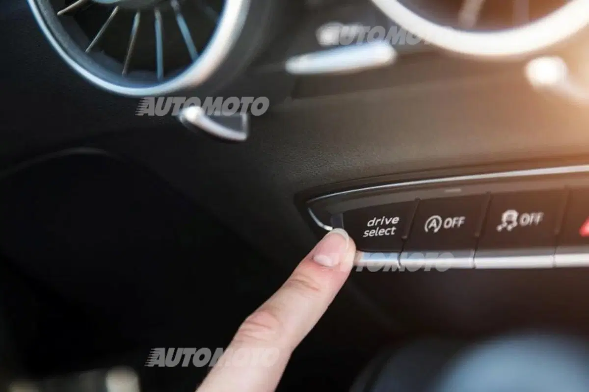 Audi TT Coupé 2.0 TDI quattro S tronic Design (32)