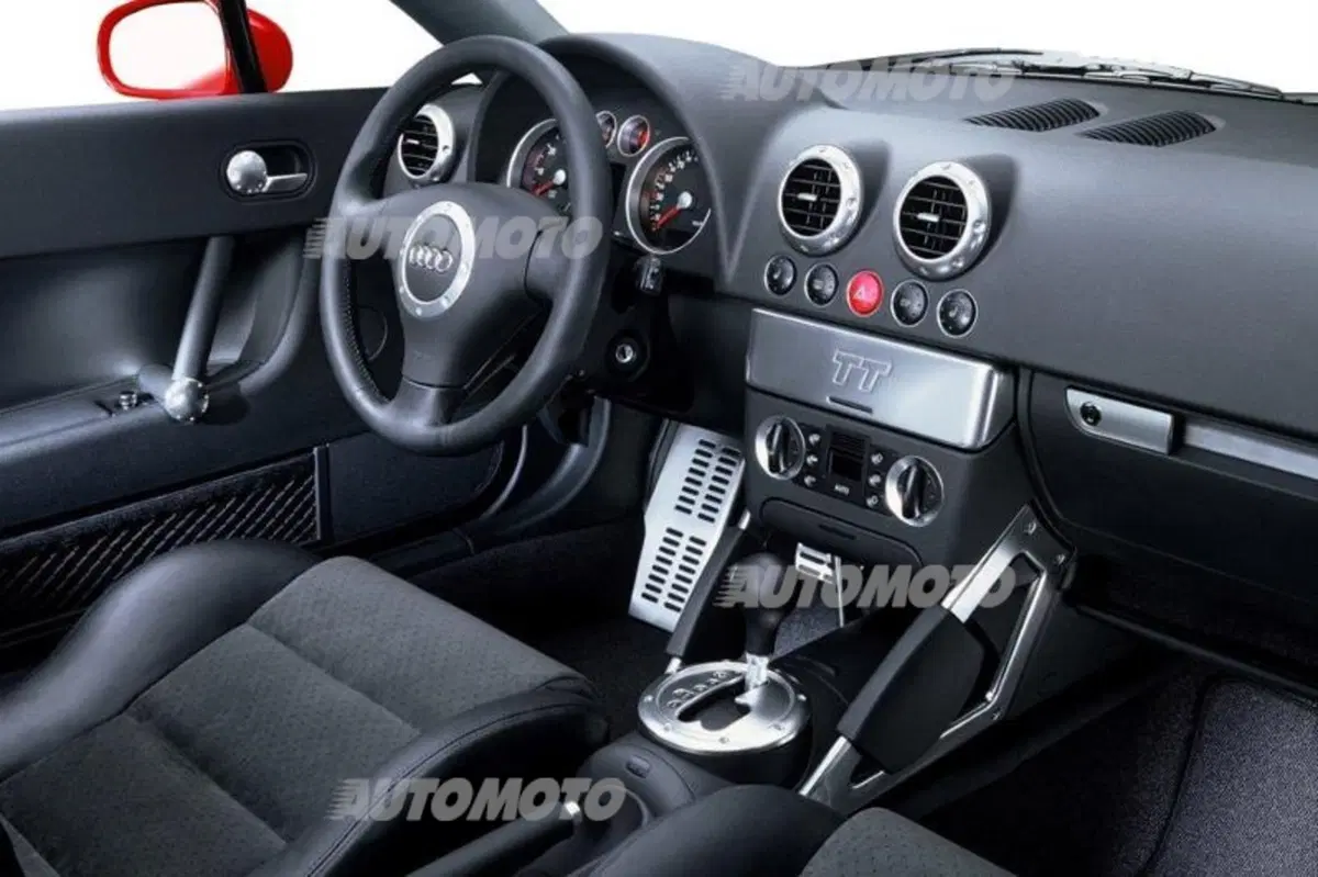 Audi TT Coupé 2.0 TDI quattro S tronic Design (28)