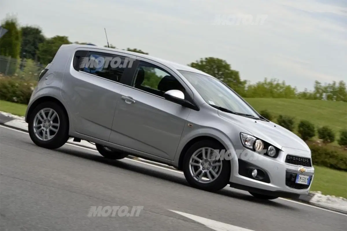 Chevrolet Aveo (2011-15) (6)