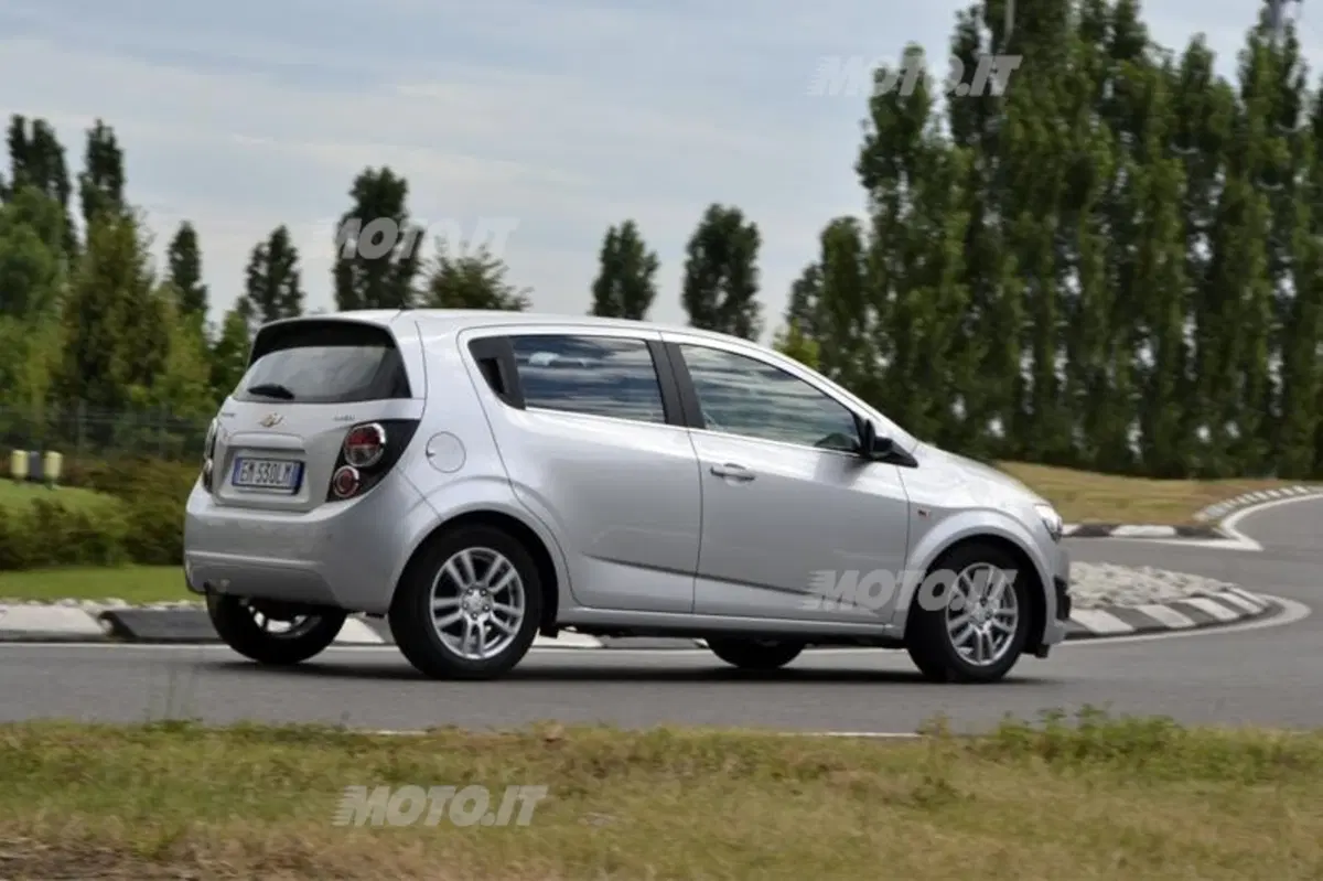 Chevrolet Aveo (2011-15) (9)