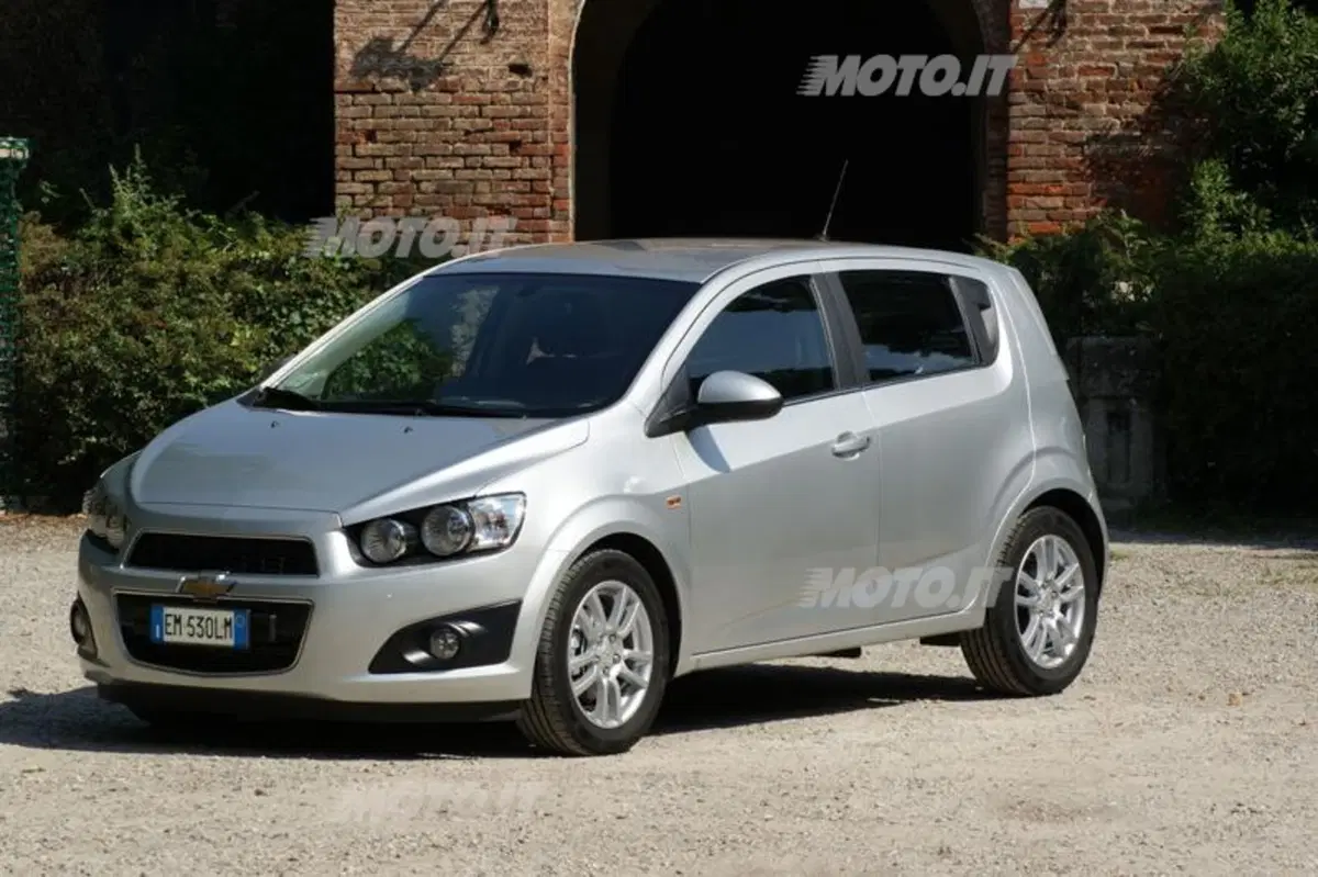 Chevrolet Aveo (2011-15) (21)