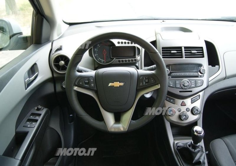 Chevrolet Aveo (2011-15) (17)