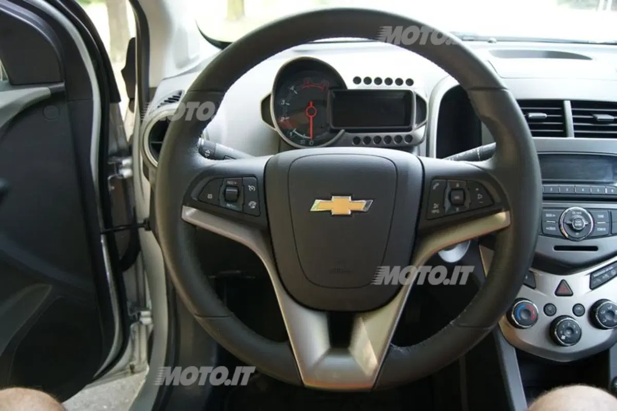 Chevrolet Aveo (2011-15) (11)