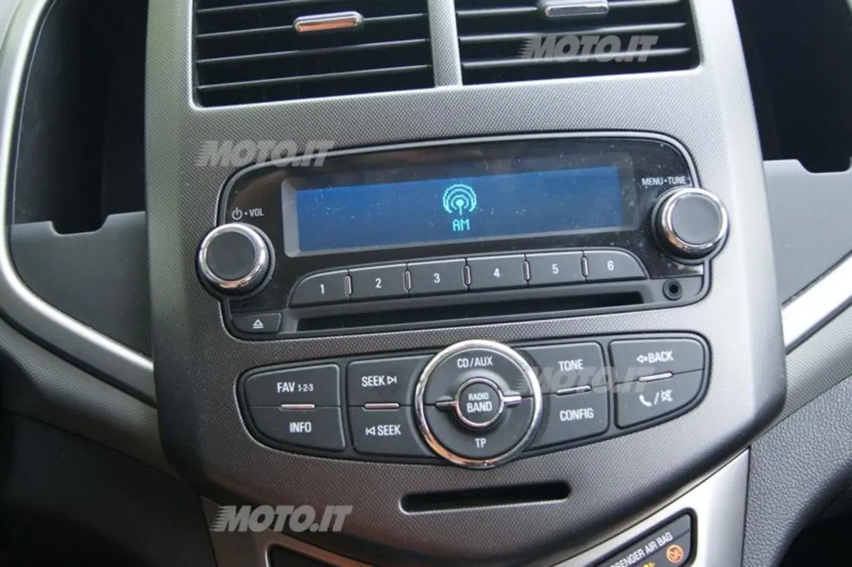 Chevrolet Aveo (2011-15) (16)