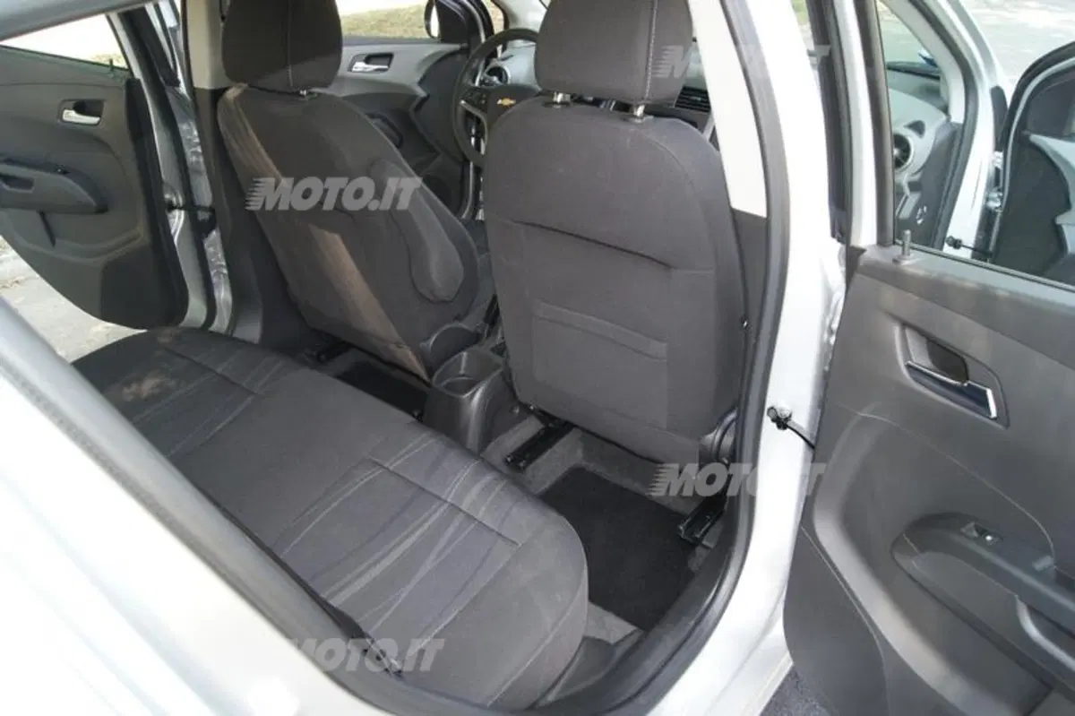Chevrolet Aveo (2011-15) (13)