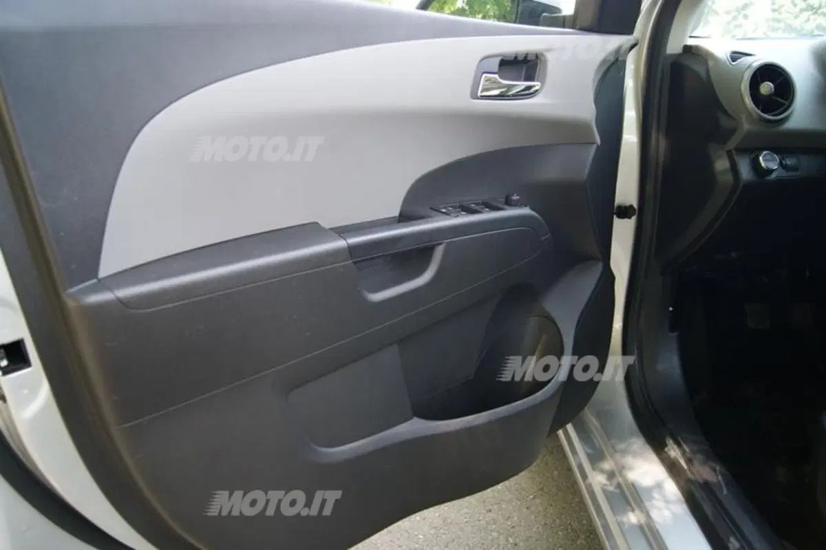 Chevrolet Aveo (2011-15) (18)