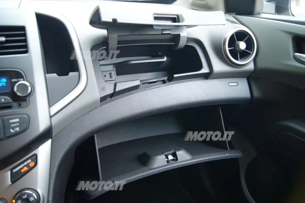 Chevrolet Aveo (2011-15) (19)