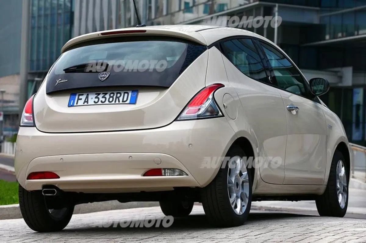 Lancia Ypsilon 1.2 69 CV 5 porte GPL Ecochic Gold (29)