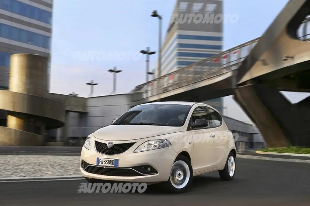 Lancia Ypsilon 1.2 69 CV 5 porte GPL Ecochic Gold (32)