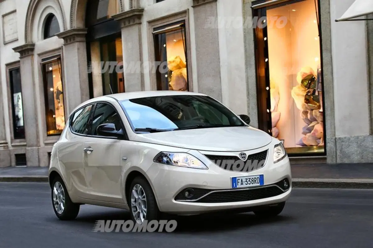 Lancia Ypsilon 1.2 69 CV 5 porte GPL Ecochic Gold (25)